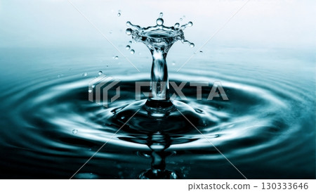 Water Splash Crown, Dynamic Motion, Fluidity, Frozen Moment. Great for beverage advertising, abstract action, high-speed photography 130333646