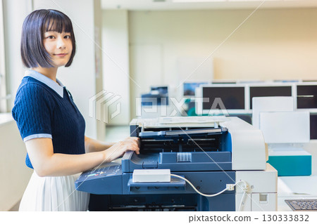 Women who make copies 130333832
