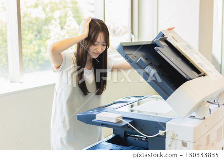 Women who make copies Women who make copies 130333835