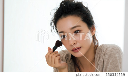 美麗的日本女人化妝 130334539
