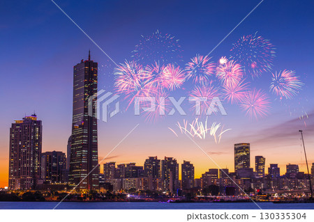 Fireworks along the Han River in International Fireworks Festival at Yeouido, Seoul, South Korea. 130335304