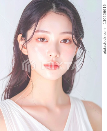 一位女士轉身的迷人肖像 一位女士轉身的迷人肖像 130336616