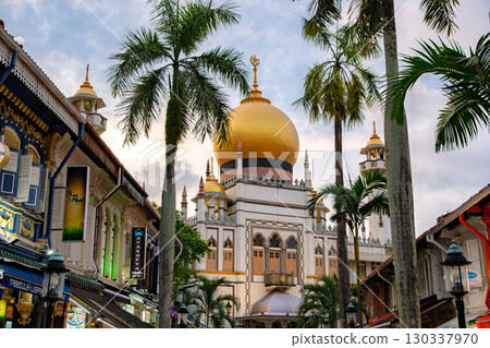 黃昏時分的新加坡蘇丹回教堂 黃昏時分的新加坡蘇丹回教堂 130337970