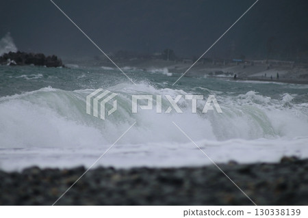 巨浪衝擊海岸 巨浪衝擊海岸 130338139