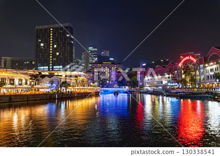 新加坡克拉碼頭燈火輝煌的街道 130338541