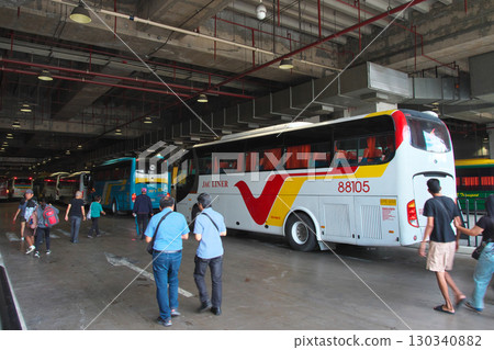 活力菲律賓 - 馬卡蒂巴士總站，馬尼拉 - 城市景觀（2025 年 6 月） 130340882