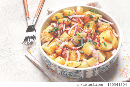 boiled potato salad with red onion, German cuisine, homemade, no people, 130341204