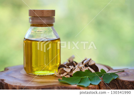 Natural Moringa Oil and Leaves 130341990