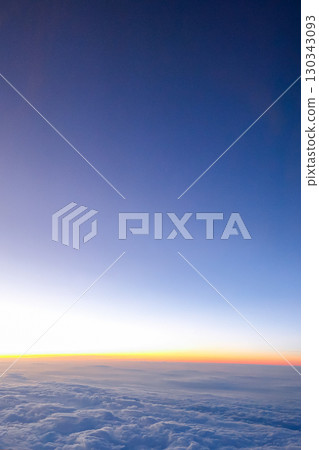 從上方看的地球日落 130343093