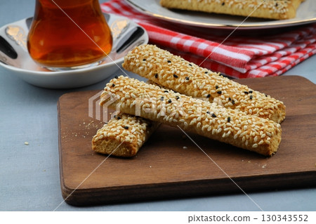 A plate of cookies is sitting on the table. 130343552