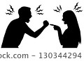男人和女人打架的剪影 130344294