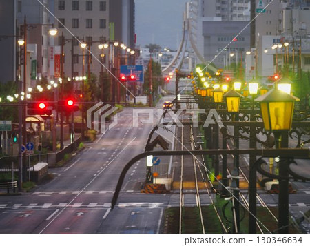 豐橋站附近的電車軌道和照明 豐橋站附近的電車軌道和照明 130346634