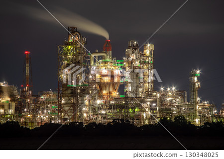 "Night view of Yokkaichi factories" Isozu Pier and Showa Yokkaichi Oil "Night view of Yokkaichi factories" Isozu Pier and Showa Yokkaichi Oil 130348025