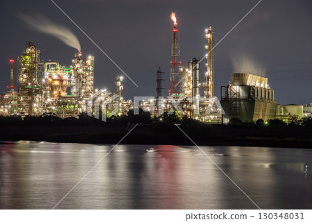 "Night view of Yokkaichi factories" Isozu Pier and Showa Yokkaichi Oil 130348031