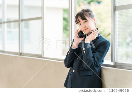 Elementary school, junior high school, and high school girls in uniforms waiting in the school corridor 130349056