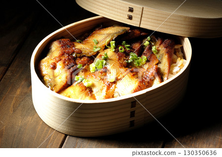 Eel bowl bento in a bento box 130350636