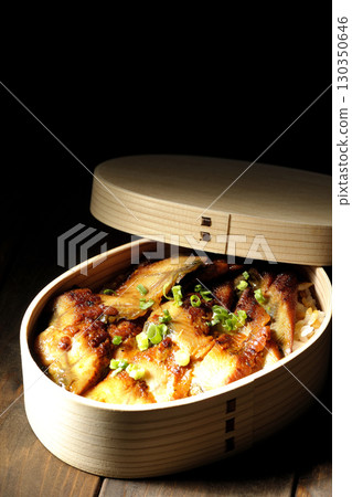 Eel bowl bento in a bento box 130350646