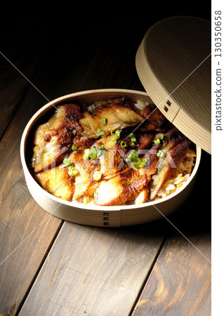 鰻魚便當盒 130350658