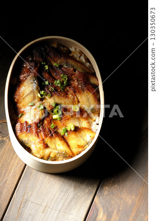 Eel bowl bento in a bento box Eel bowl bento in a bento box 130350673