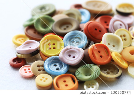 服裝製作中使用的彩色連結合影 130350774