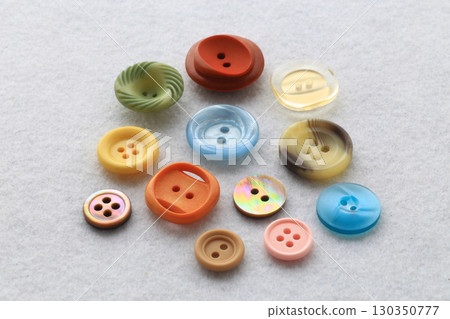 服裝製作中使用的彩色連結合影 服裝製作中使用的彩色連結合影 130350777