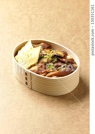 Eel bowl bento in a bento box 130351161