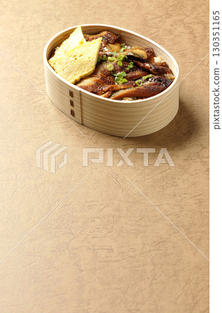 Eel bowl bento in a bento box 130351165