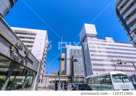 日本橫濱街景：從櫻木町站南檢票口（西口）眺望富士軟體、Pio City、Hotel Mets等 130352860