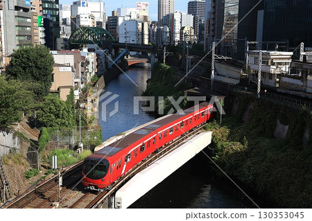 [東京地鐵]2000系列（丸之內線：淡路町～御茶之水） 130353045