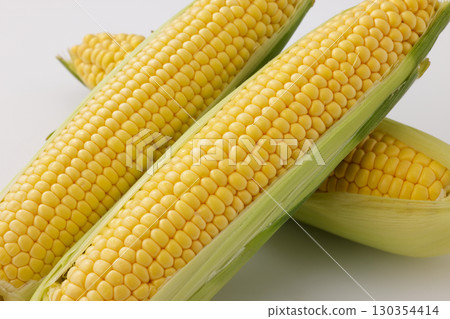 新鮮甜玉米 130354414