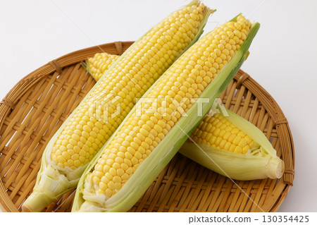 Fresh and sweet corn Fresh and sweet corn 130354425