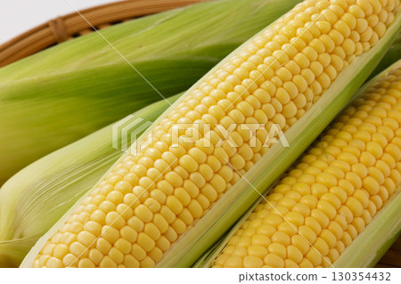 Fresh and sweet corn Fresh and sweet corn 130354432