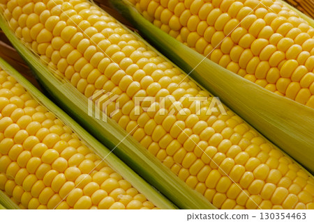 新鮮甜玉米 新鮮甜玉米 130354463