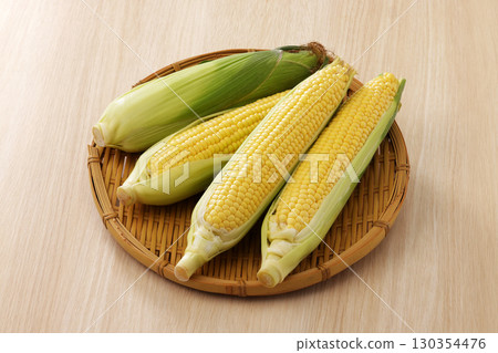 Fresh and sweet corn 130354476