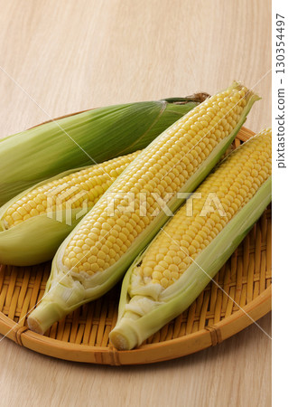 新鮮甜玉米 新鮮甜玉米 130354497