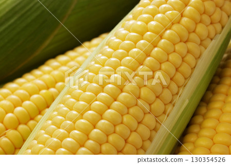 新鮮甜玉米 130354526