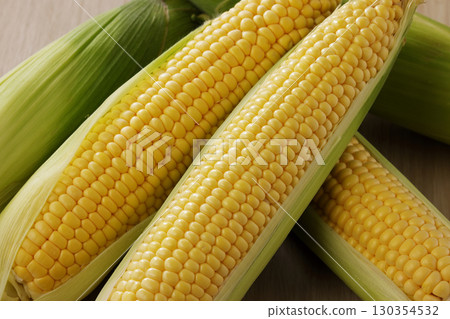新鮮甜玉米 130354532