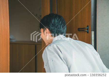 Visiting vendors 130356252