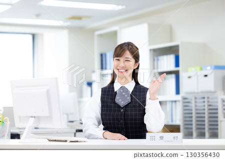 商務接待員女性肖像 130356430