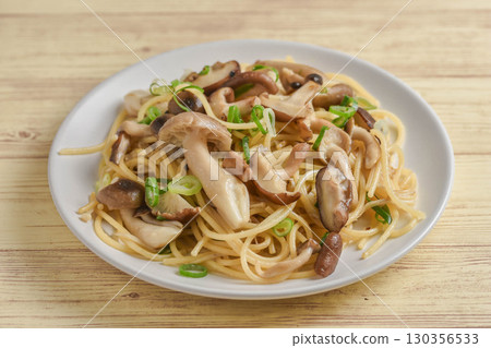 Autumn taste: Mushroom spaghetti Autumn taste: Mushroom spaghetti 130356533