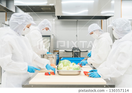 Male and female staff working in food processing wearing sanitary clothing (food hygiene, food factory, hygiene management) 130357114
