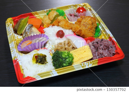 Japanese-style bento (makunouchi bento) Japanese-style bento (makunouchi bento) 130357702