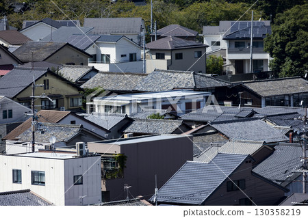 Japanese house roofs 130358219