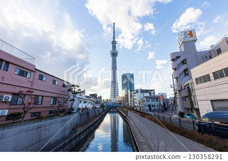 北十間川和東京晴空塔周圍的街道景觀 130358291