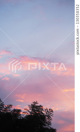 美麗的漸層日落天空，自然風光，複製空間 130358352