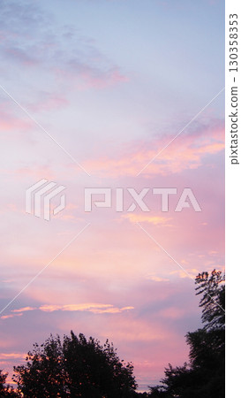 美麗的漸層日落天空,自然風光,複製空間 美麗的漸層日落天空,自然風光,複製空間 130358353