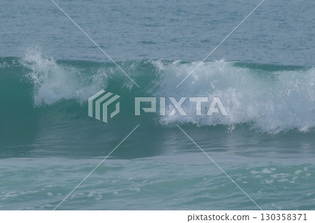 海浪衝擊湘南 130358371