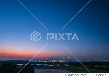 Yodogawa evening view, Yodogawa Shinbashi, Neyagawa City, Osaka Prefecture Yodogawa evening view, Yodogawa Shinbashi, Neyagawa City, Osaka Prefecture 130359964