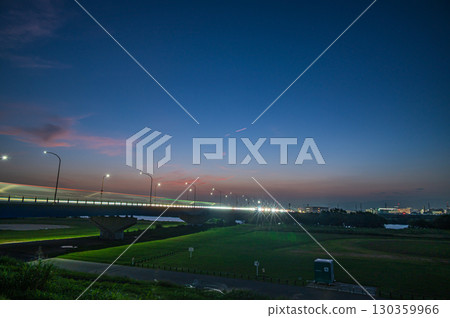 Yodogawa evening view, Yodogawa Shinbashi, Neyagawa City, Osaka Prefecture Yodogawa evening view, Yodogawa Shinbashi, Neyagawa City, Osaka Prefecture 130359966