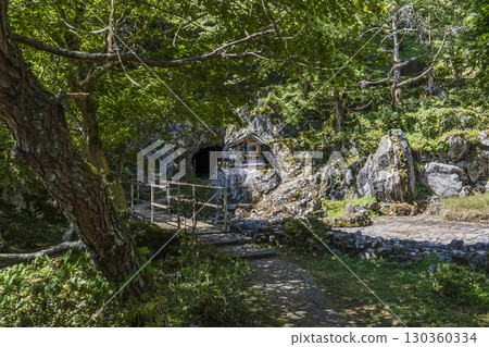 繩文洞窟入口(岐阜郡郡上市) 繩文洞窟入口(岐阜郡郡上市) 130360334